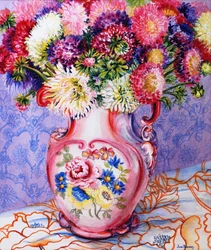Aster in una brocca floreale vittoriana rosa